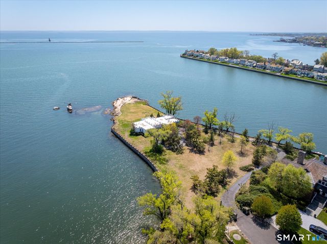 250 Davenport Drive, Stamford, CT 06902