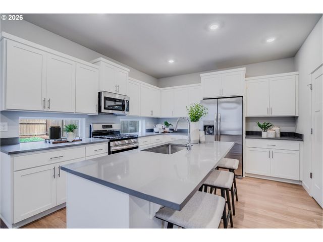 8875 Sw MOHEGAN Ln, Tualatin, OR 97062