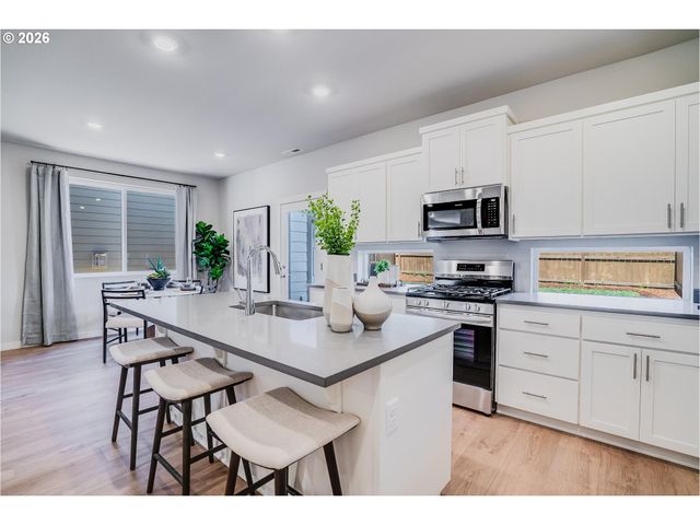 8875 Sw MOHEGAN Ln, Tualatin, OR 97062