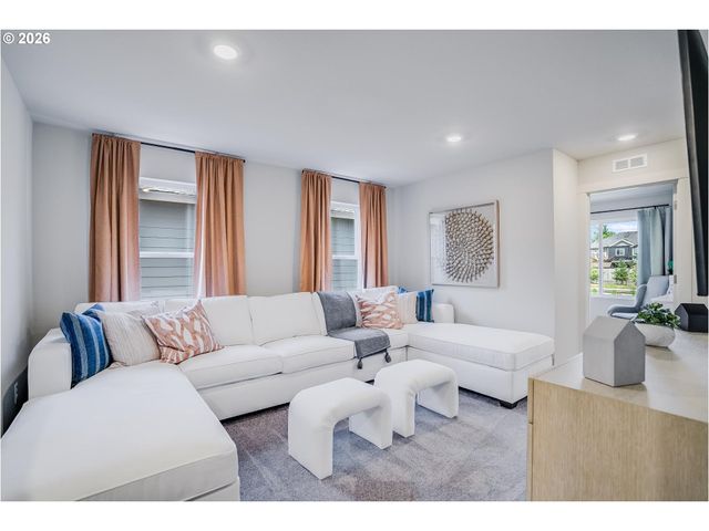 8875 Sw MOHEGAN Ln, Tualatin, OR 97062
