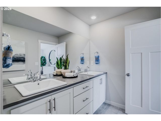 8875 Sw MOHEGAN Ln, Tualatin, OR 97062
