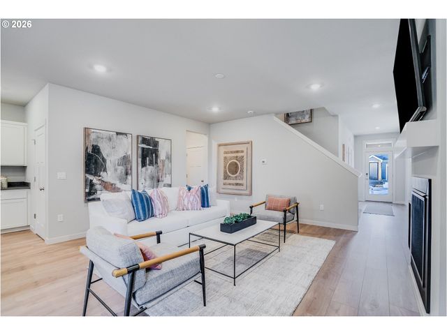 8875 Sw MOHEGAN Ln, Tualatin, OR 97062