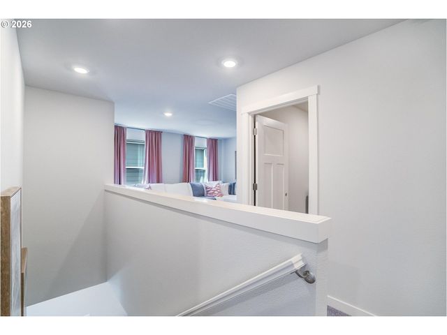 8875 Sw MOHEGAN Ln, Tualatin, OR 97062