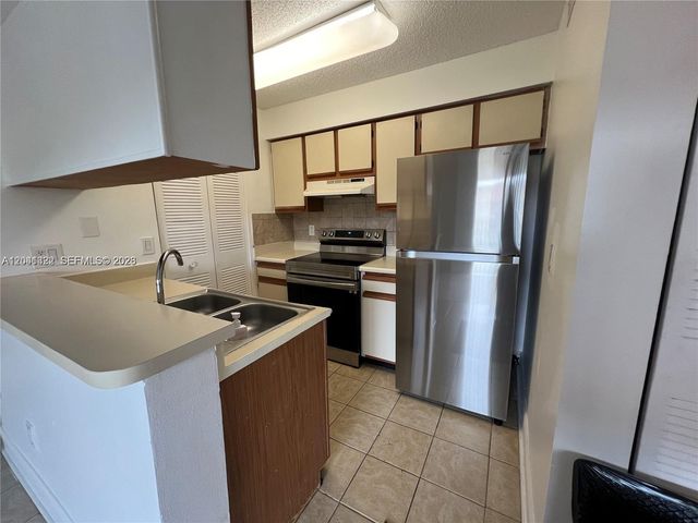 1227 SW 46th Avenue 304, Pompano Beach, FL 33069