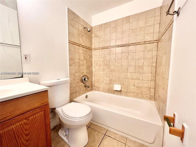 1227 SW 46th Avenue 304, Pompano Beach, FL 33069