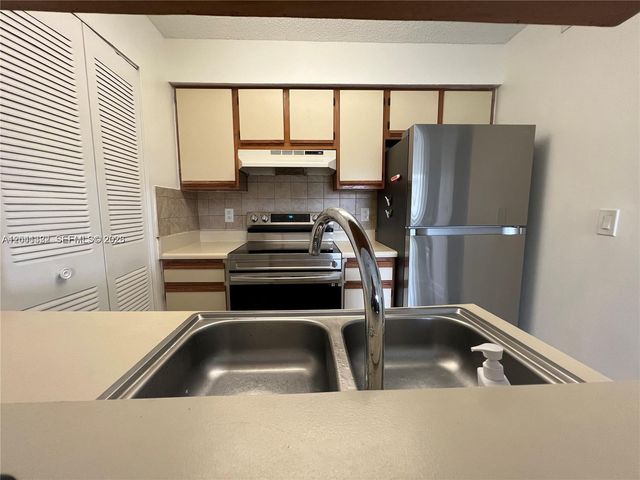 1227 SW 46th Avenue 304, Pompano Beach, FL 33069