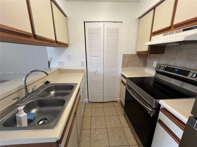 1227 SW 46th Avenue 304, Pompano Beach, FL 33069