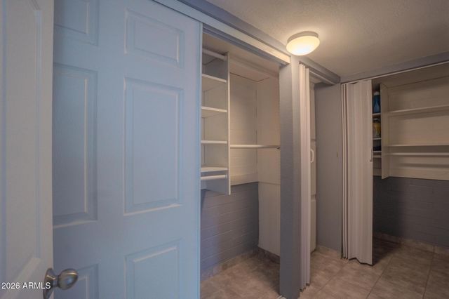 2551 W ROSE Lane 222, Phoenix, AZ 85017
