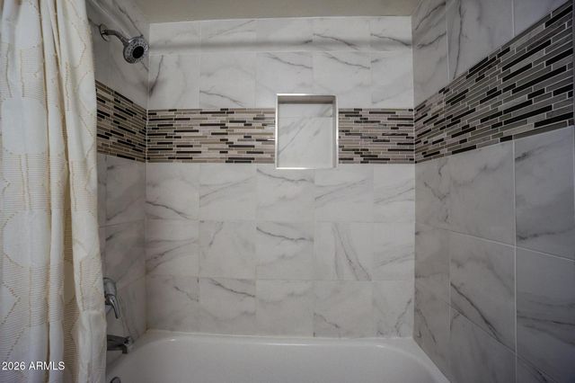 2551 W ROSE Lane 222, Phoenix, AZ 85017