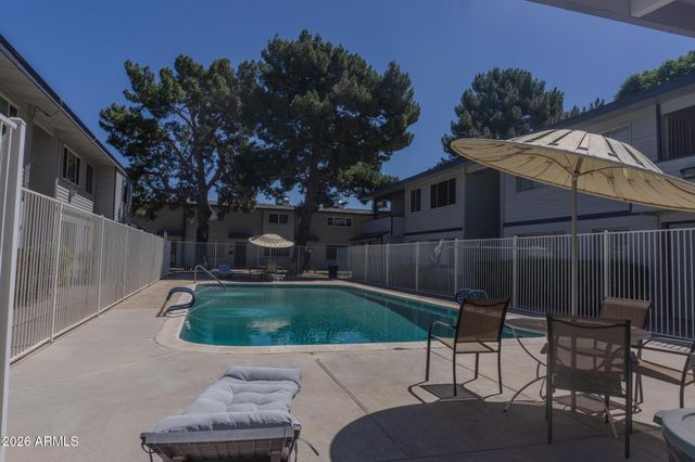 2551 W ROSE Lane 222, Phoenix, AZ 85017