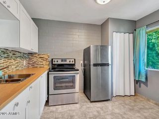 2551 W ROSE Lane 222, Phoenix, AZ 85017