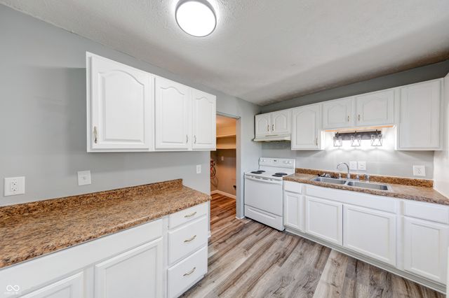 2215 N Kenwood Avenue, Indianapolis, IN 46208