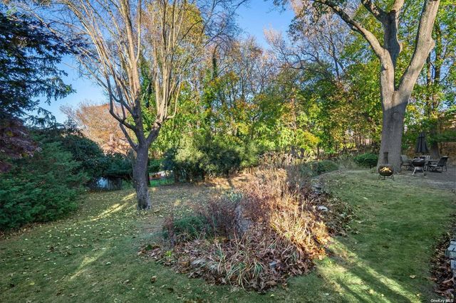 10 Devon Place, Northport, NY 11768