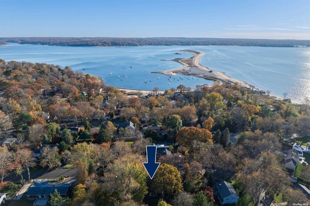 10 Devon Place, Northport, NY 11768