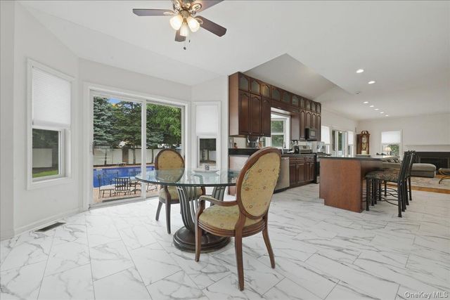 7 Laurel Lane, Old Westbury, NY 11568