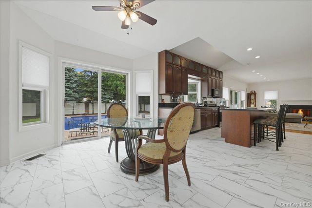 7 Laurel Lane, Old Westbury, NY 11568