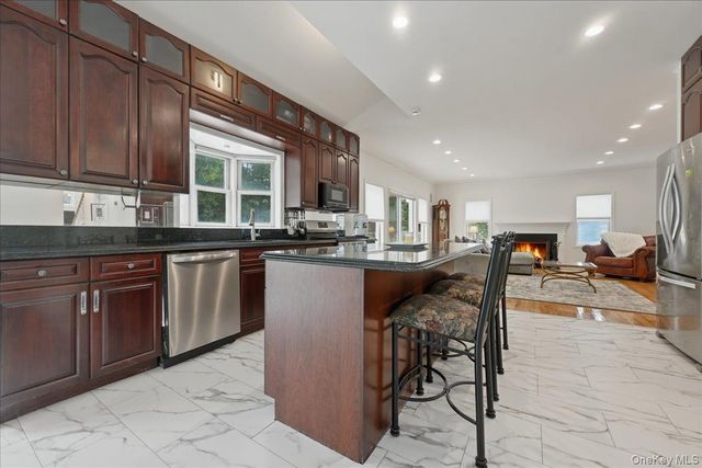 7 Laurel Lane, Old Westbury, NY 11568