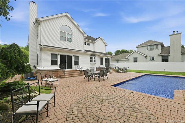 7 Laurel Lane, Old Westbury, NY 11568