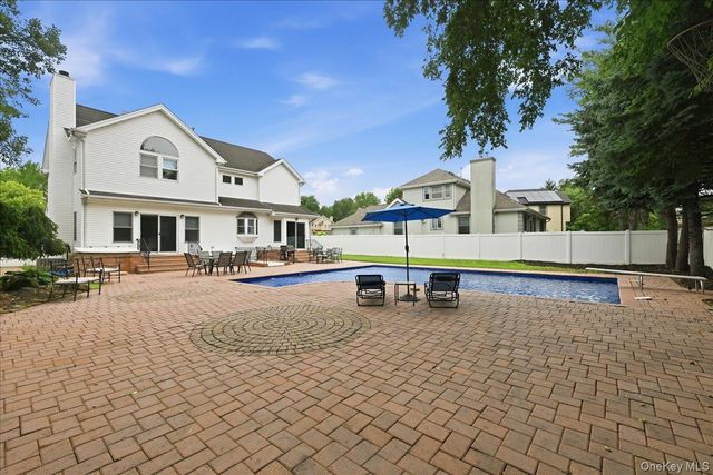 7 Laurel Lane, Old Westbury, NY 11568