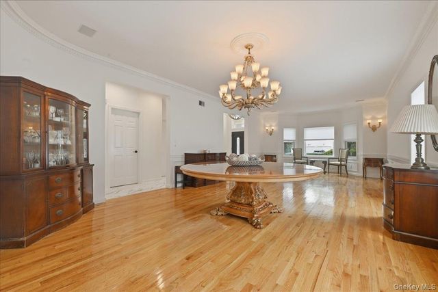 7 Laurel Lane, Old Westbury, NY 11568