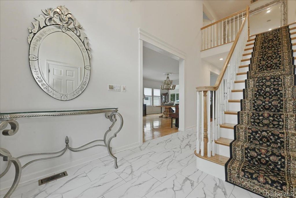 7 Laurel Lane, Old Westbury, NY 11568 — photo 5