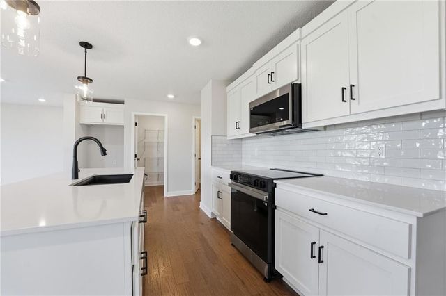 1401 S 4th Street E, Louisburg, KS 66053