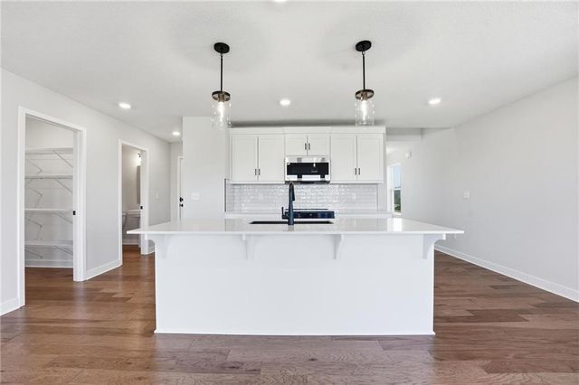 1401 S 4th Street E, Louisburg, KS 66053