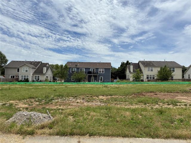 1401 S 4th Street E, Louisburg, KS 66053