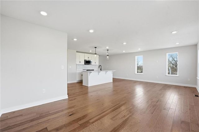 1401 S 4th Street E, Louisburg, KS 66053