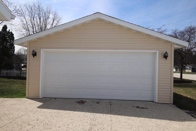 1717 Jackson STREET, New Holstein, WI 53061