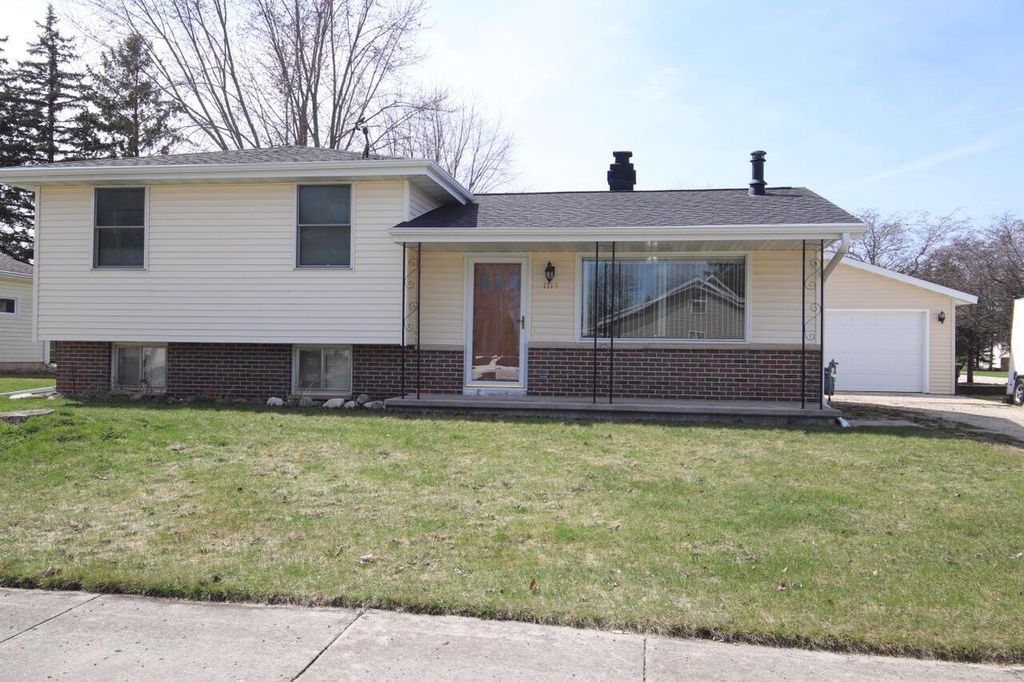 1717 Jackson STREET, New Holstein, WI 53061