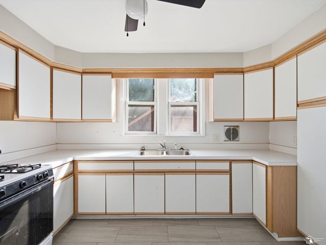 8654 Carlin Street, Detroit, MI 48228
