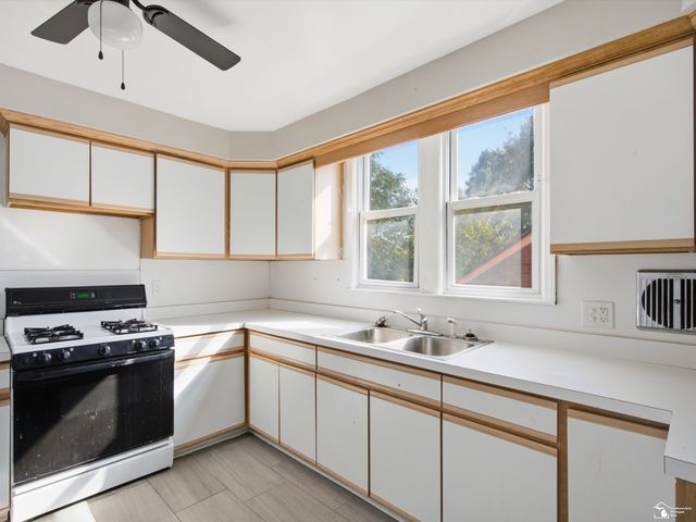 8654 Carlin Street, Detroit, MI 48228