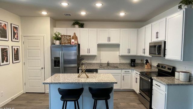 19460 N 27TH Place, Phoenix, AZ 85050