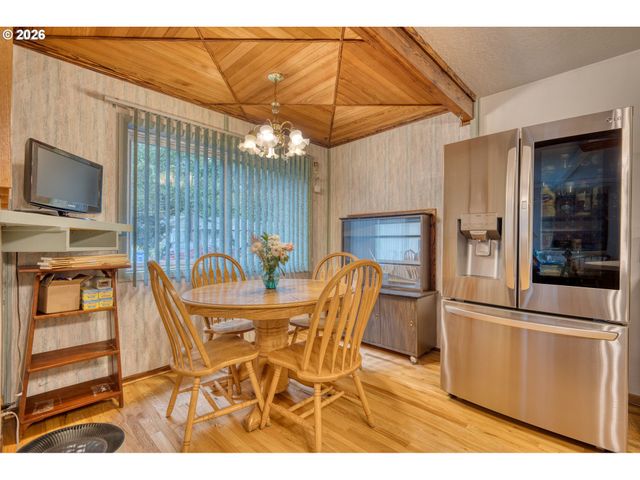 9736 N Clarendon Ave, Portland, OR 97203