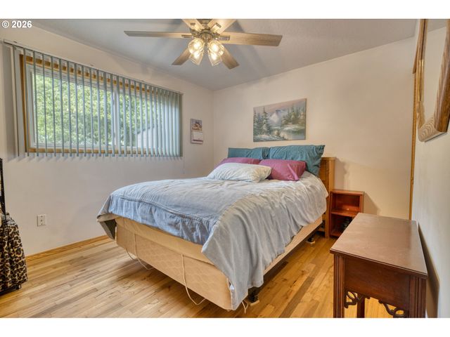9736 N Clarendon Ave, Portland, OR 97203