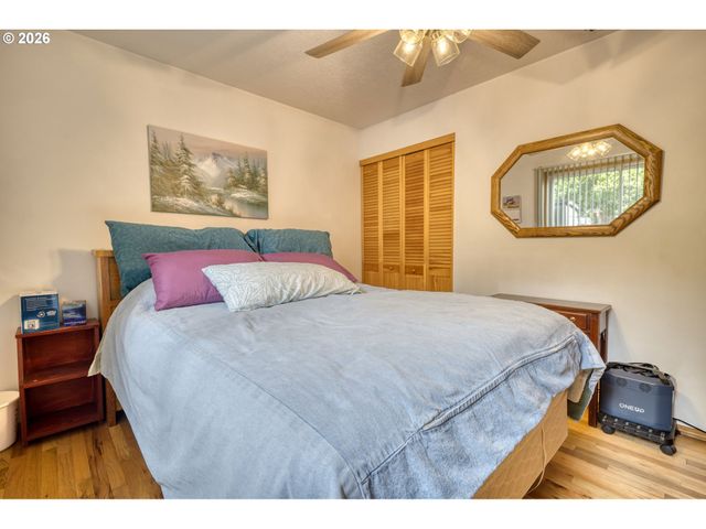 9736 N Clarendon Ave, Portland, OR 97203
