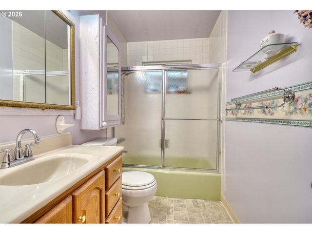 9736 N Clarendon Ave, Portland, OR 97203