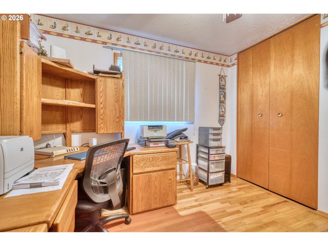 9736 N Clarendon Ave, Portland, OR 97203
