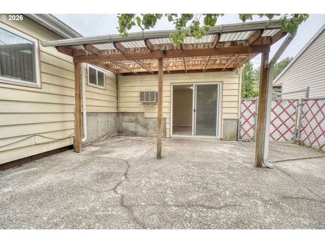 9736 N Clarendon Ave, Portland, OR 97203