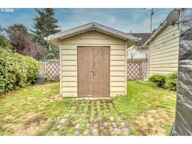 9736 N Clarendon Ave, Portland, OR 97203