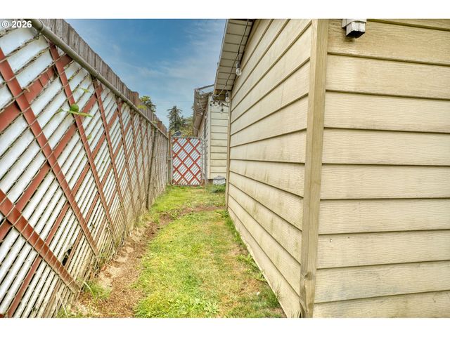 9736 N Clarendon Ave, Portland, OR 97203