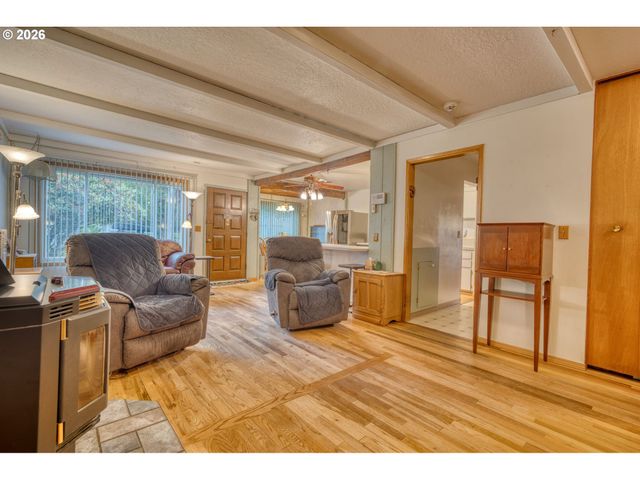 9736 N Clarendon Ave, Portland, OR 97203