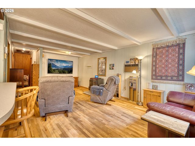 9736 N Clarendon Ave, Portland, OR 97203