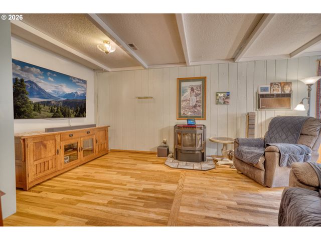 9736 N Clarendon Ave, Portland, OR 97203