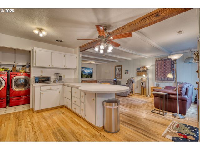 9736 N Clarendon Ave, Portland, OR 97203