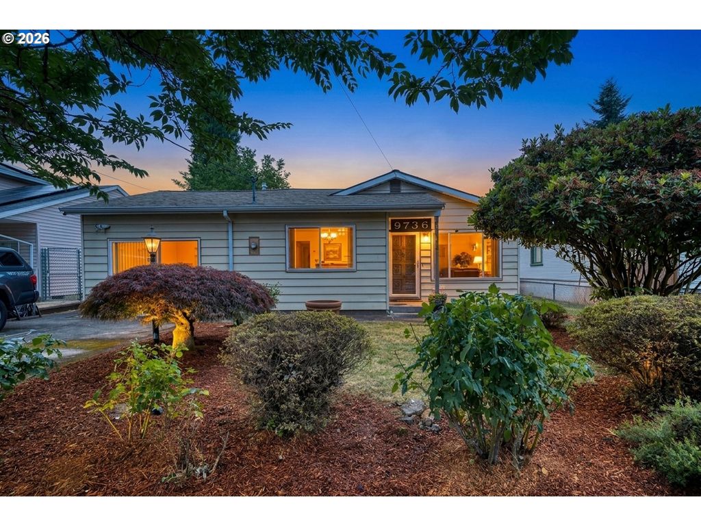 9736 N Clarendon Ave, Portland, OR 97203