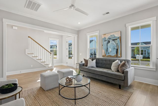 744 Blueway Avenue, Summerville, SC 29486