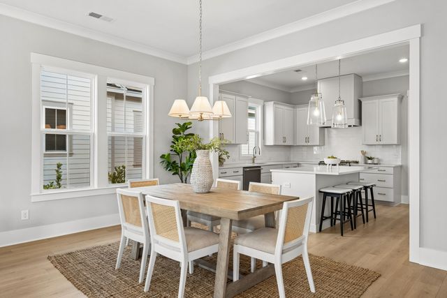 744 Blueway Avenue, Summerville, SC 29486