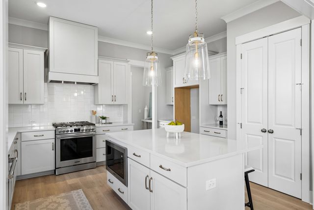 744 Blueway Avenue, Summerville, SC 29486